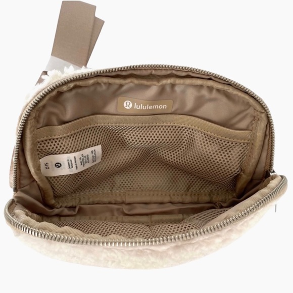 Lululemon Everywhere Fleece Belt Bag 1L - Picture 5 of 11